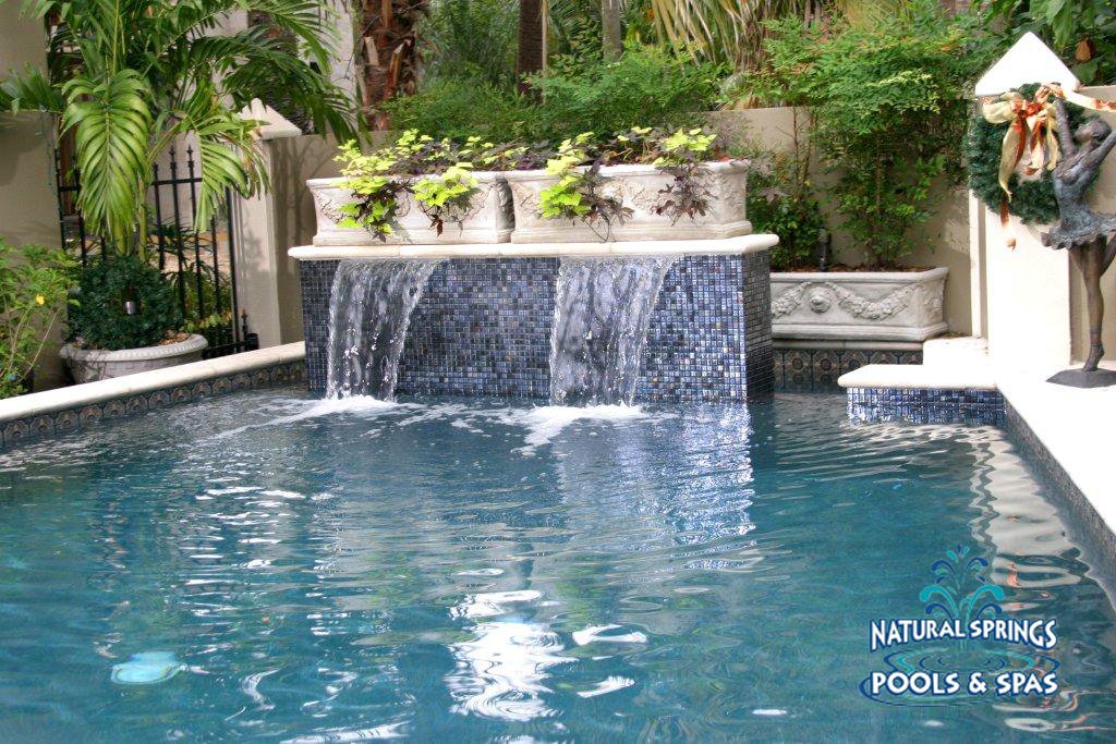 Custom Swimming Pool Service In Tampa