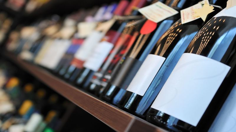 How to Choose Wine From a Local Wine Shop in New London, CT