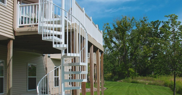 3 Reasons Why You Need to Consider Using Deck Contractors Near Chicago