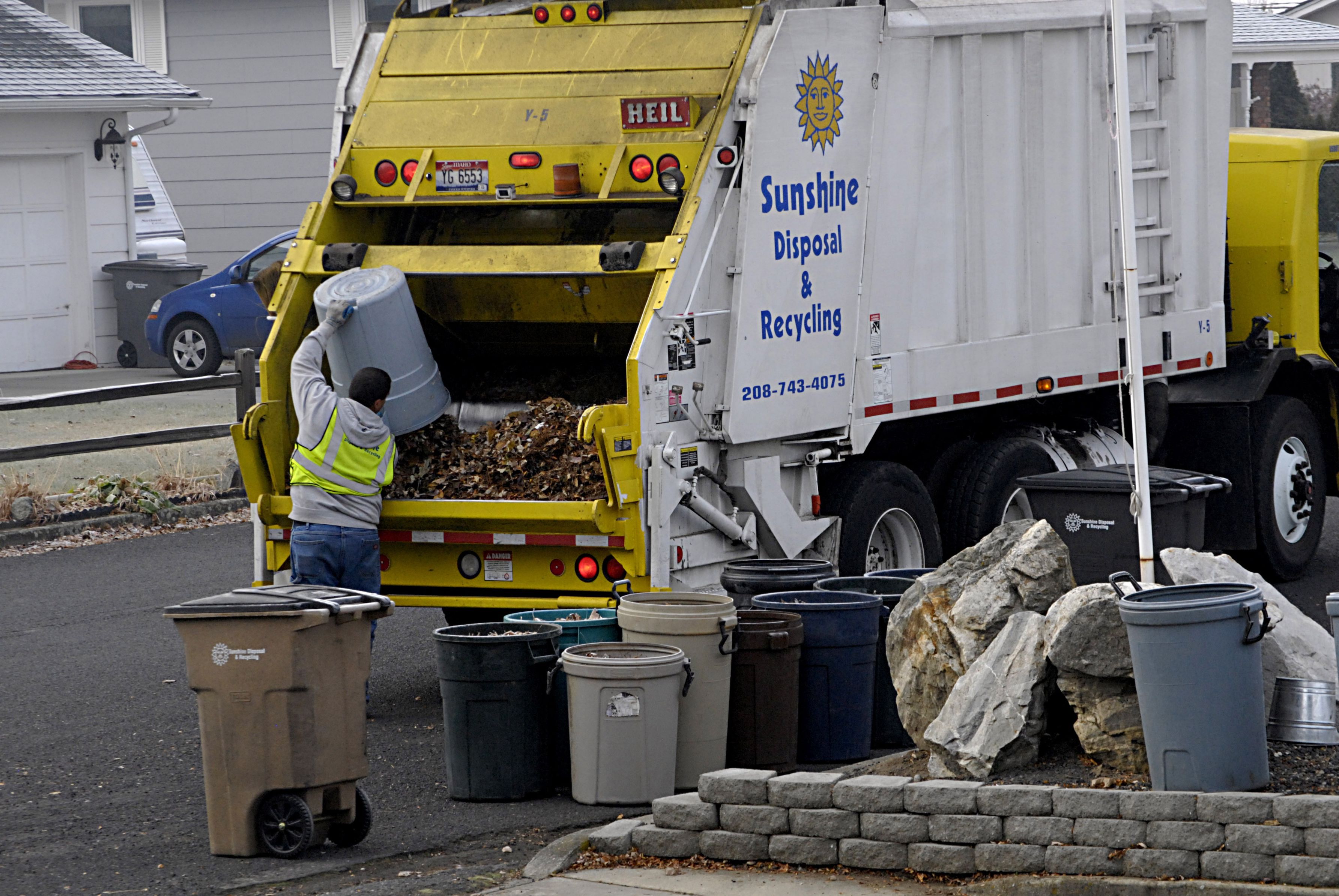 How Roll-off Dumpsters Help You Manage Commercial Waste in Chicago